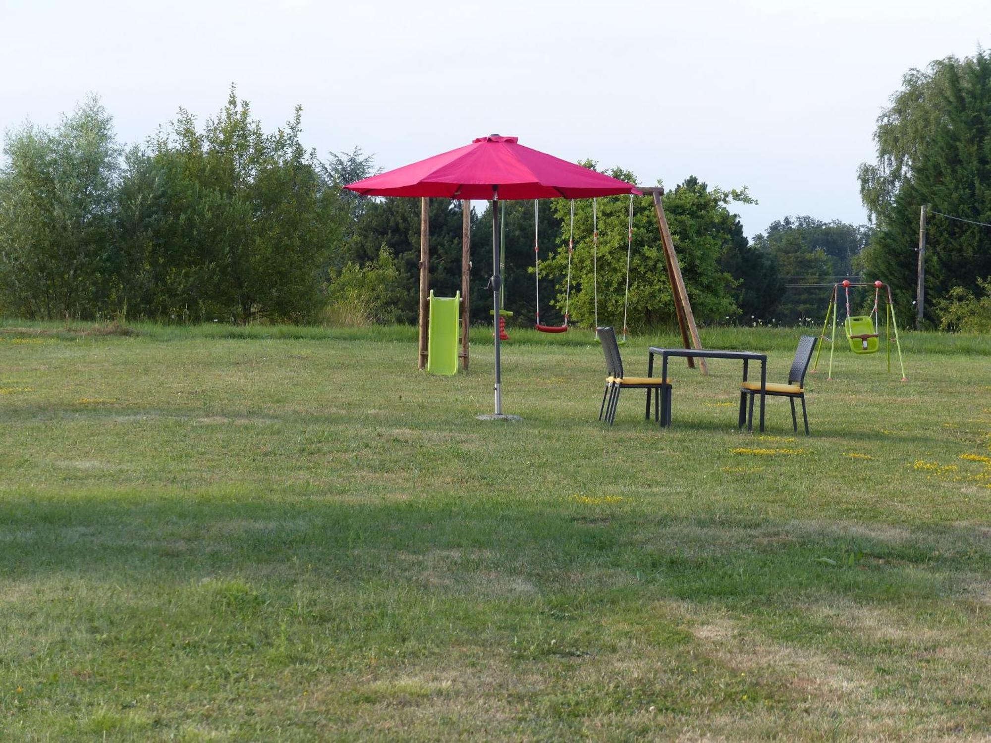 Gites Domaine De La Rochere Domsure 外观 照片